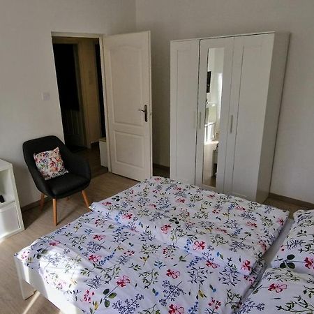 Appartamento Cili Apartman Eger Esterno foto