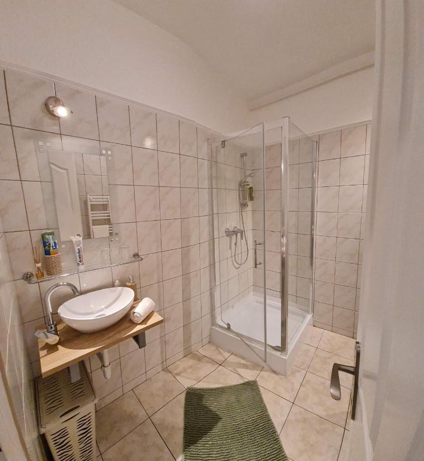Appartamento Cili Apartman Eger Esterno foto