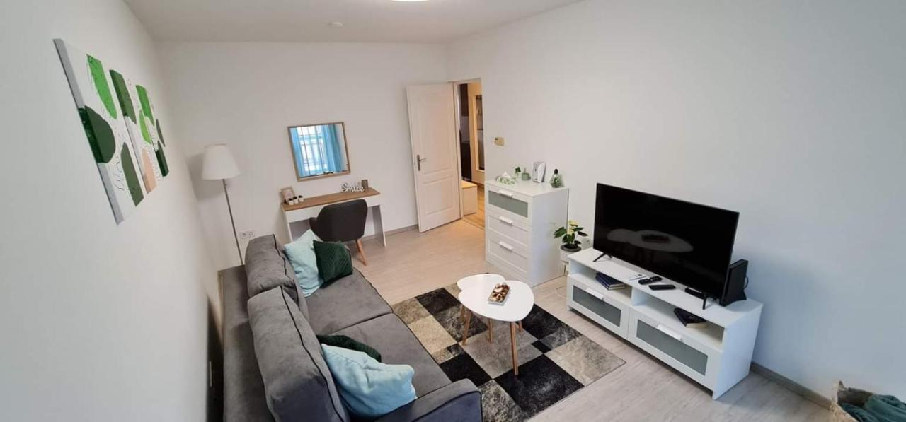 Appartamento Cili Apartman Eger Esterno foto