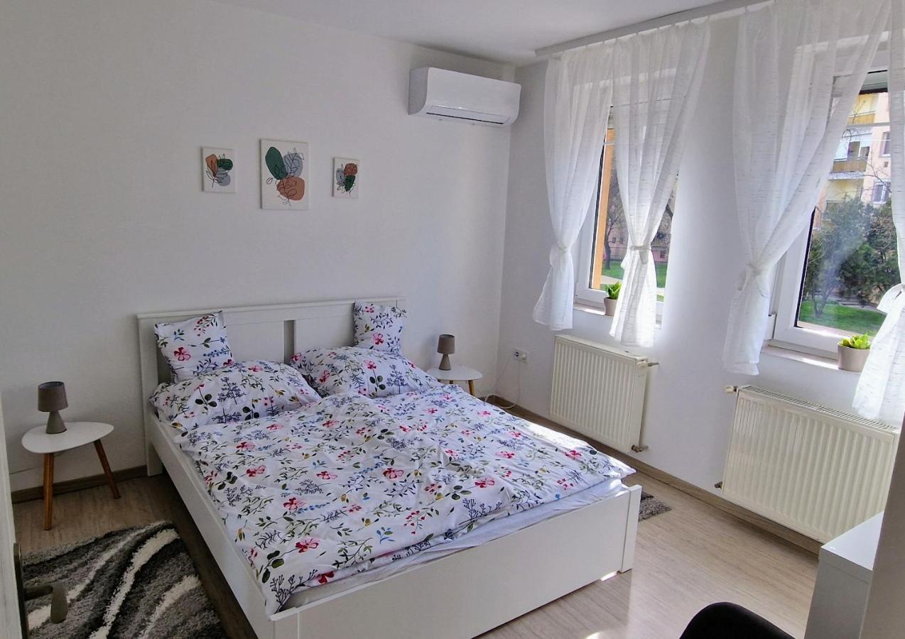 Appartamento Cili Apartman Eger Esterno foto
