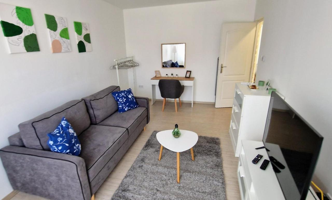 Appartamento Cili Apartman Eger Esterno foto
