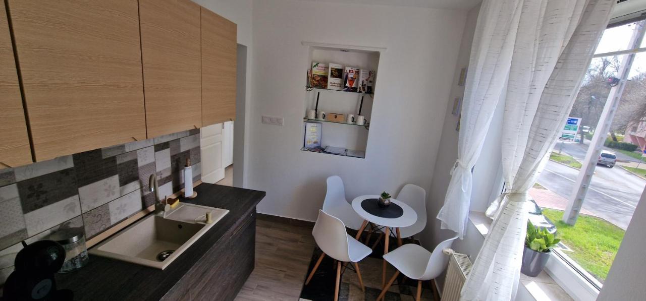 Appartamento Cili Apartman Eger Esterno foto